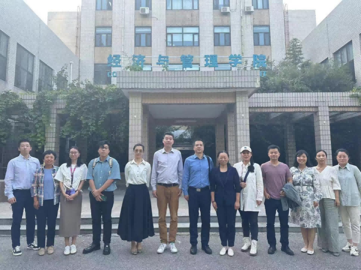 蒼穹數(shù)碼與北京工業(yè)大學(xué)舉行產(chǎn)學(xué)合作座談會(huì)暨“優(yōu)質(zhì)就業(yè)創(chuàng)業(yè)基地”、“創(chuàng)新創(chuàng)業(yè)實(shí)訓(xùn)基地”授牌儀式