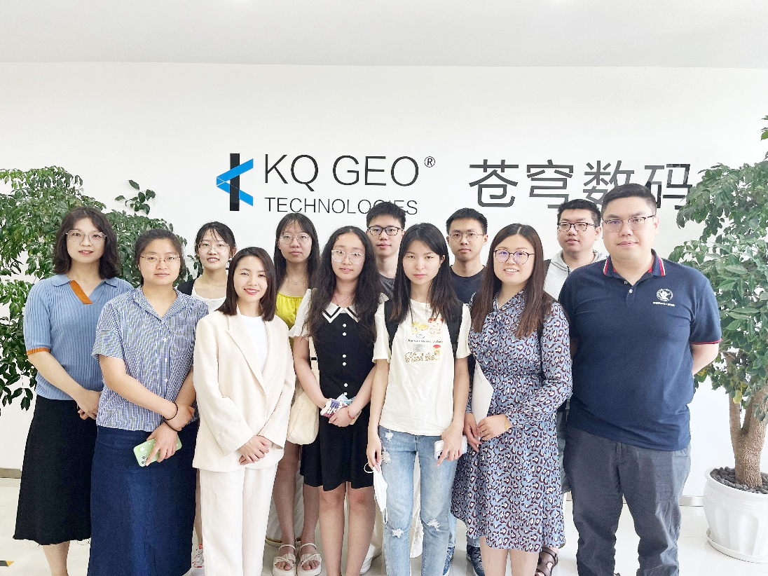 中央財經(jīng)大學(xué)管理科學(xué)與工程學(xué)院師生代表赴蒼穹數(shù)碼參觀交流